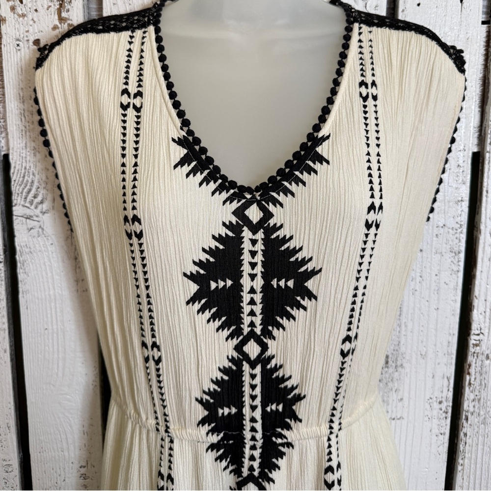 Xhilaration Cream and Black Maxi Dress